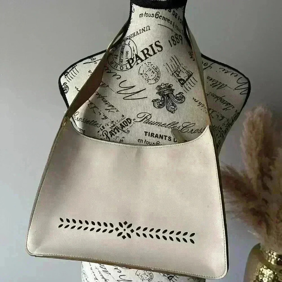 Mondani New York Cream Shoulder Bag - Minimalist Faux Leather Purse with Cutout - Picture 1 of 3